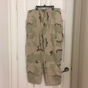 Desert camouflage pattern combat pants